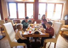 Slovenci jo obožujejo, a je pravo zlo in poguba za želodec: če to jeste za zajtrk, delate grozljivo napako