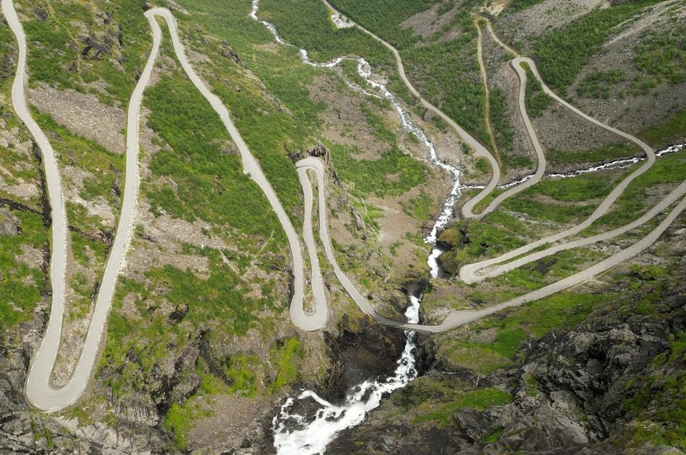 Pozabite na prelaz Vršič: evropsko cesto groze turisti obožujejo, vozniki pa ob misli nanjo otrpnejo od strahu (foto: Profimedia)