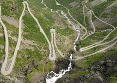 Pozabite na prelaz Vršič: evropsko cesto groze turisti obožujejo, vozniki pa ob misli nanjo otrpnejo od strahu