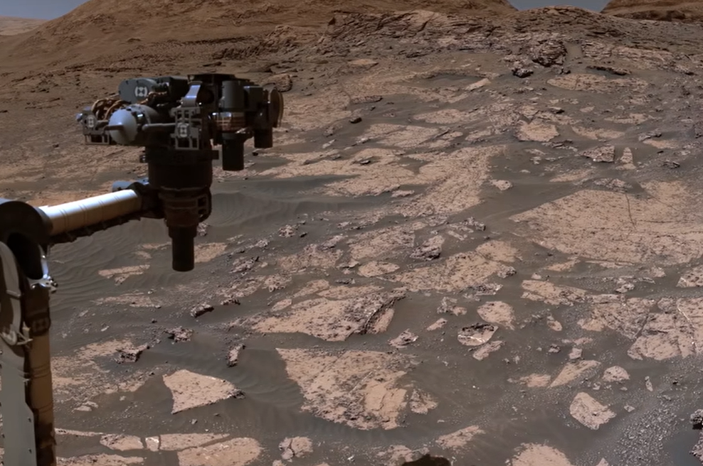 Rover Curiosity se je vozil po Marsu in odkril nekaj, kar je šokiralo agencijo NASA: česa tako velikega niso videli še nikdar (foto: YouTube/posnetek zaslona)