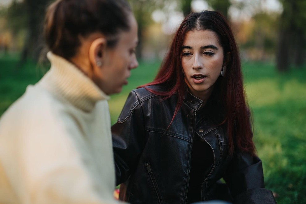 Nekateri ljudje kot da magnetno privlačijo zapletene situacije. Kjer koli se pojavijo, se stvari zapletejo, razprave postanejo ostrejše ali pa …