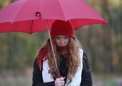 Astrologija razkriva 3 horoskopska znamenja, ki delujejo hladno (težko spustijo druge blizu)