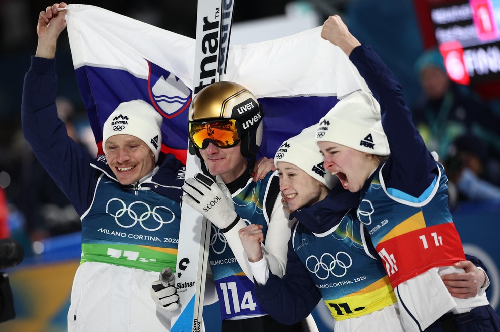 Pa jo imamo! Naš skakalni kvartet z izjemno prednostjo osvojil zlato olimpijsko kolajno (foto: Profimedia)