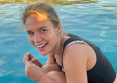 Anamaria Goltes osupnila s fotografijo v kopalkah: po porodu je takšna, eno podrobnost pa so spregledali vsi (FOTO)