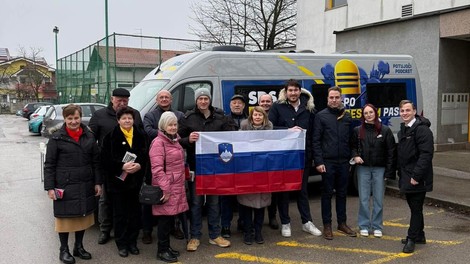 Podcast camper Po desnem pasu: mladi politiko vračajo med ljudi