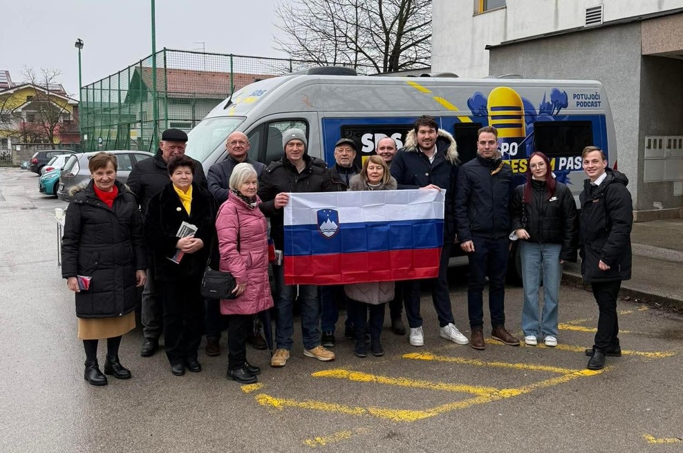 Podcast camper Po desnem pasu: mladi politiko vračajo med ljudi (foto: SDM)