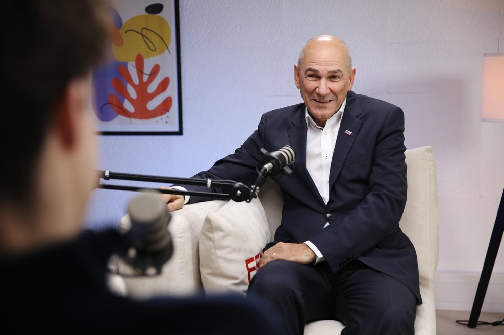 Niti v stotih poskusih ne boste uganili! To je bil najljubši bend Janeza Janše (foto: Aleksandra Saša Prelesnik)