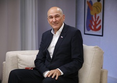 Janez Janša v podkastu Tvoj glas 26 brez mitov in etiket: "V politiko me niso pripeljale ambicije. Pripeljala me je aretacija!"