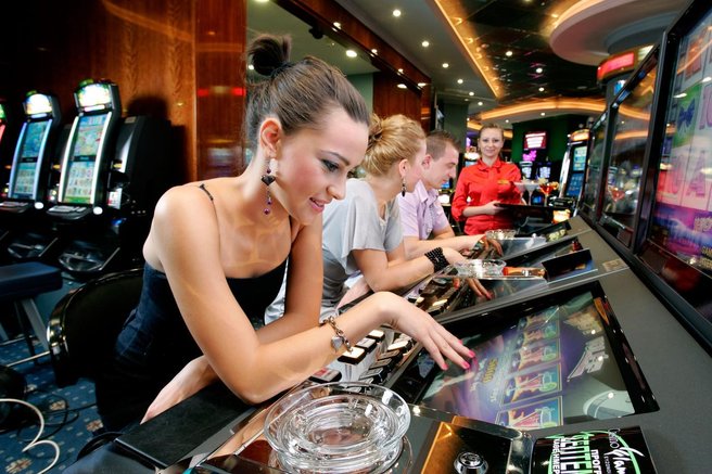 igre na sreco zenska denar zasluzek horoskop 3 znamenja februar