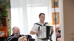 Lara Medved oddaja Pri nas doma