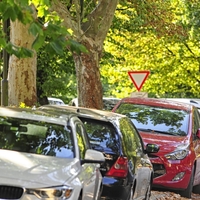 Kaos na ljubljanski ulici: vsak dan hupanje in zaparkirani avtomobili