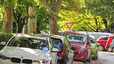 Kaos na ljubljanski ulici: vsak dan hupanje in zaparkirani avtomobili