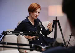 Asta Vrečko v podkastu Tvoj glas 26 o vojni, mladih in prelomnem letu 2026: "Svet gori, mi pa molčimo!"