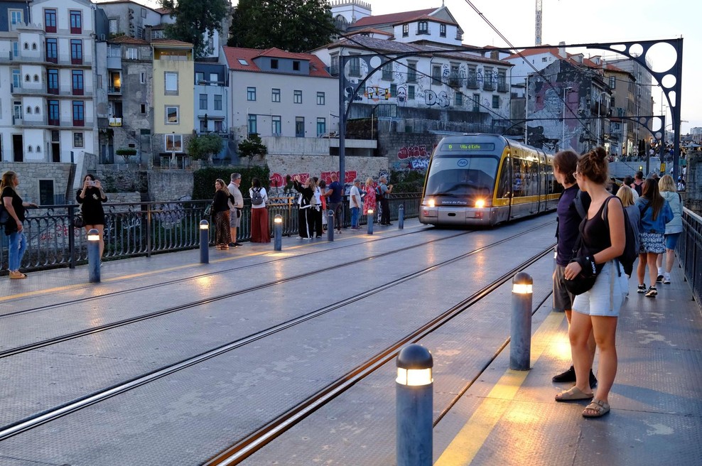 Turisti ob objavi ponoreli od sreče — znana je nova najbolj kul ulica sveta, kjer se pleše, poje in zabava vso noč (foto: Profimedia)