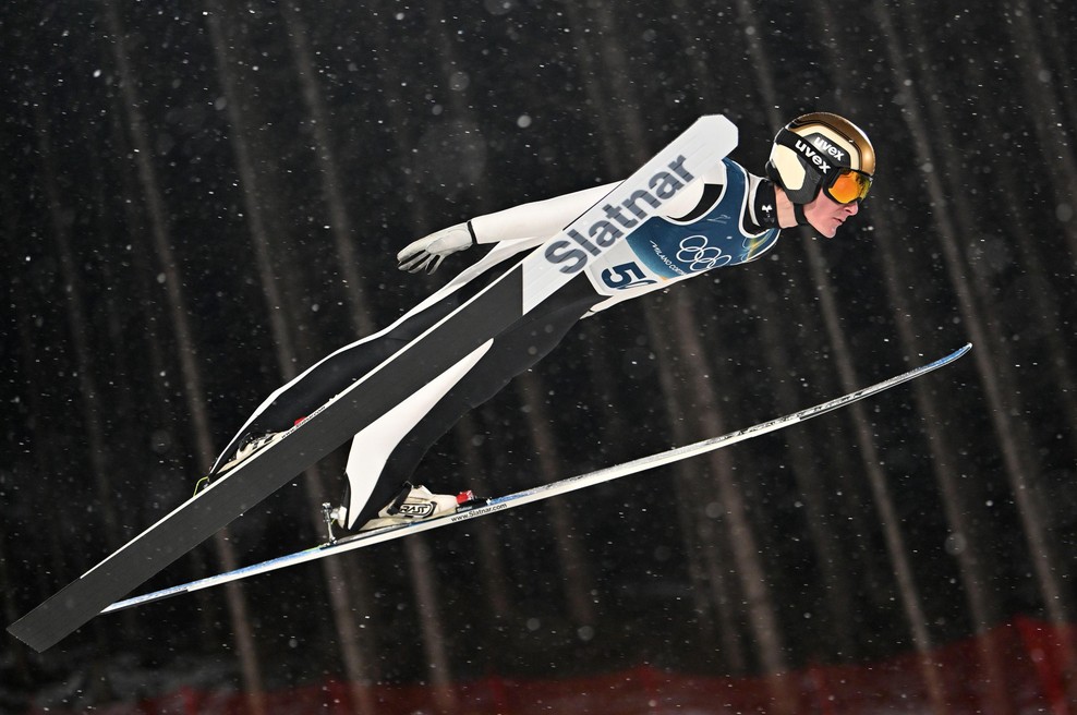 Imamo še eno zlato! Domen Prevc preko vseh tekmecev poletel do olimpijskega naslova (foto: Profimedia)