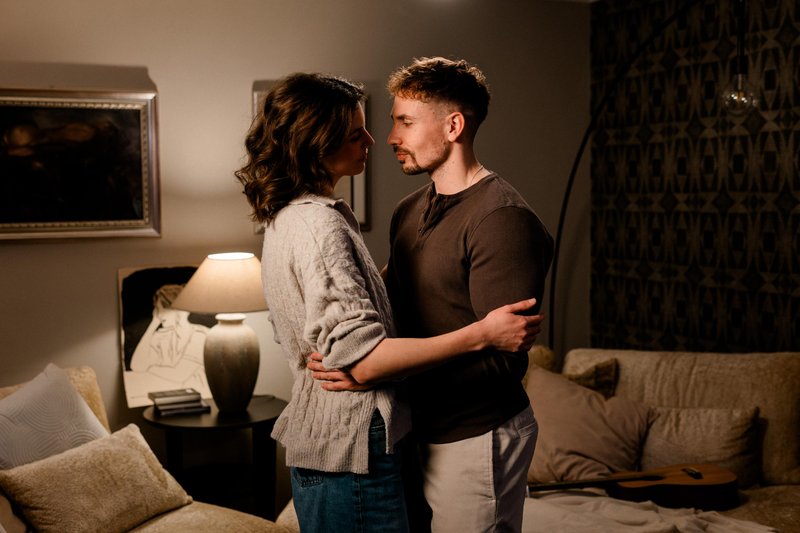 Žan Serčič Lea Mihevc videospot pesem Nekdo