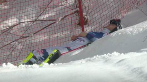 Besen kot ris: smučarski zvezdnik na OI zalučal palici in se odpravil proti gozdu (FOTO)