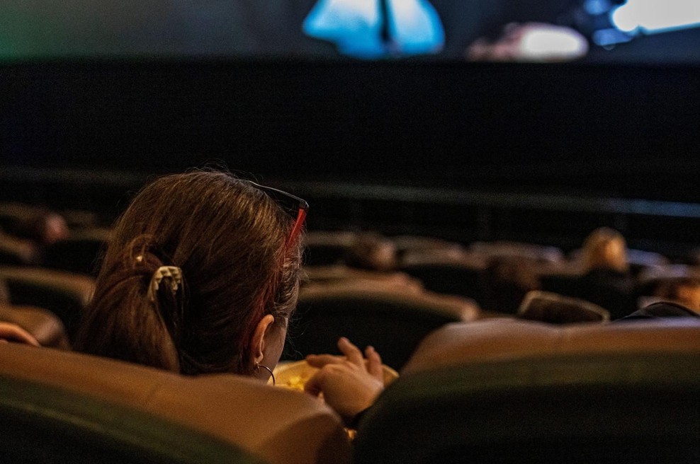 Ko je videla, kaj obiskovalki počneta v kinu, ni mogla več zadržati besa: "Zdržala sem do polovice filma, potem pa ..." (foto: Unsplash)