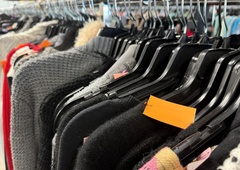 Strokovnjaki svarijo pred nošenjem novih oblačil: skrita nevarnost, o kateri se premalo govori