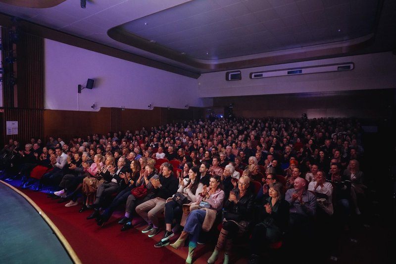 Odprti zakon Špas teater Vesna Pernarčič in Matej Puc