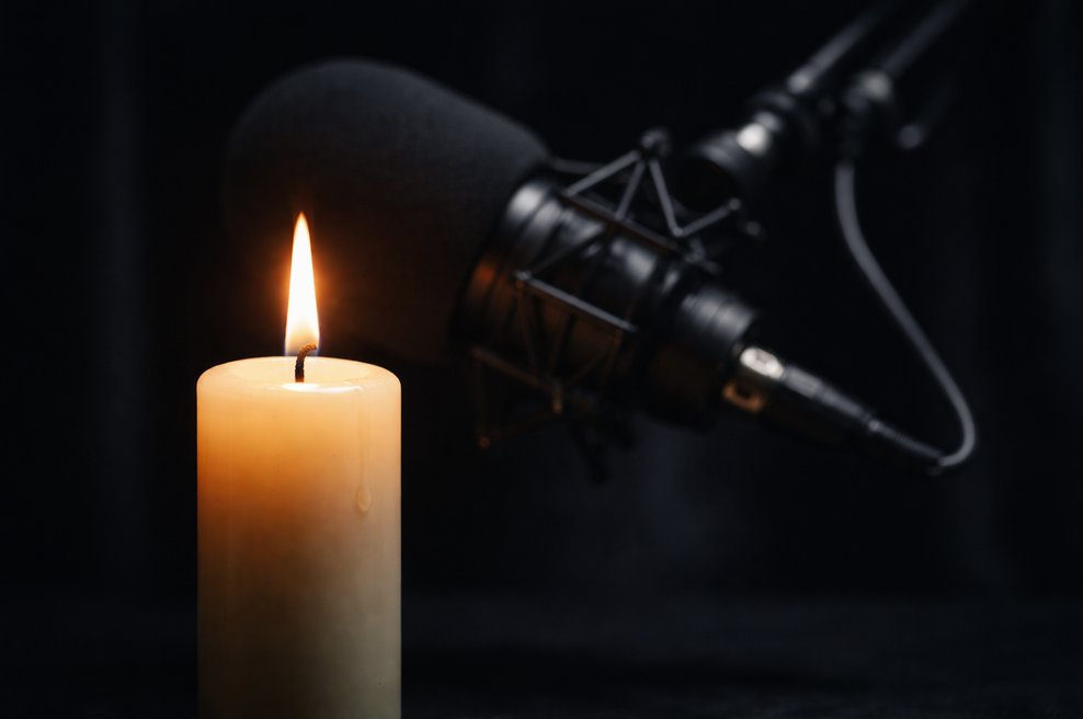 Umrl legendarni radijski voditelj, ki je desetletja vodil priljubljeno oddajo (foto: ChatGPT)