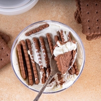 O tem receptu govori ves svet: hitra sladica iz le dveh sestavin (navdušenje je upravičeno!)