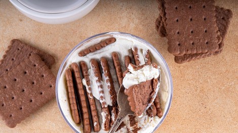 O tem receptu govori ves svet: hitra sladica iz le dveh sestavin (navdušenje je upravičeno!)