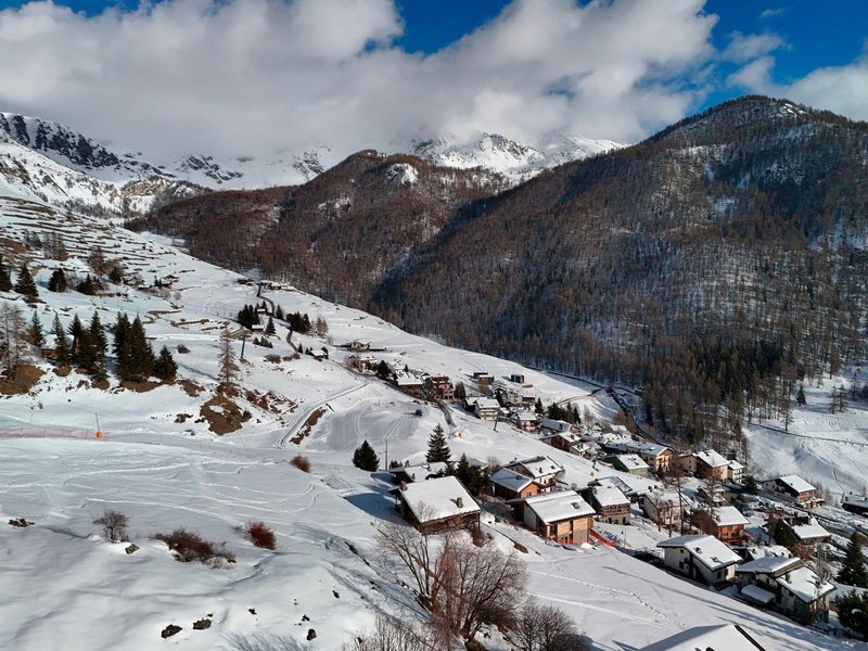 chamois alpe italija brez avtomobilov cesta raj turizem biser
