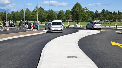 Ljubljanska občina prenovila rondo, a je ta že izziv za voznike: "To predstavlja nevarnost tako za pešce kot kolesarje ..."