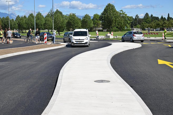 Ljubljanska občina prenovila rondo, a je ta že izziv za voznike: "To predstavlja nevarnost tako za pešce kot kolesarje ..."