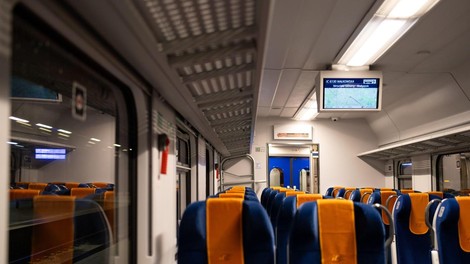 Neverjeten prizor na javnem prevozu: "Gledala sem skozi okno, ko sem nad glavo začutila ..."