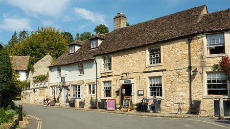 V idiličnem mestecu bodo domačinom začeli pisati globe: krive so pritožbe turistov