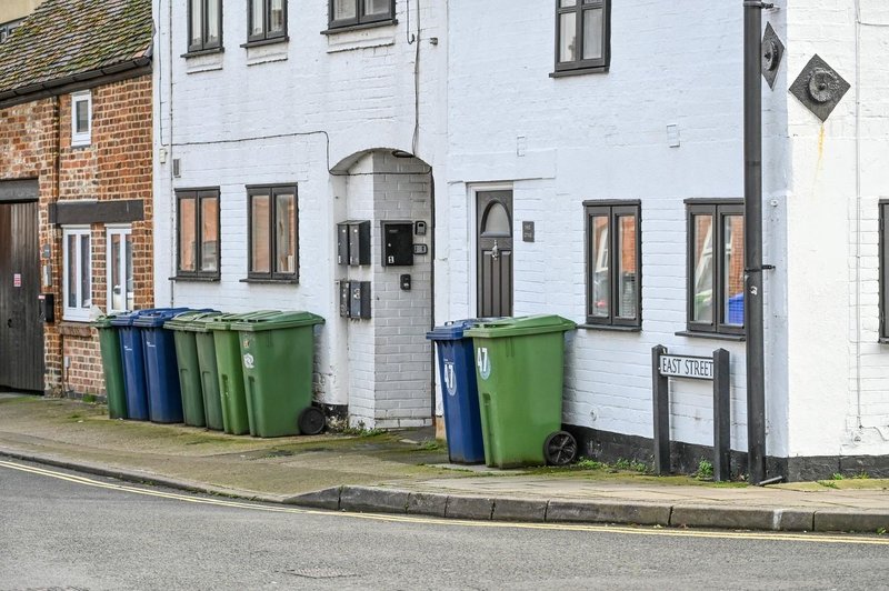 V idiličnem mestecu bodo domačinom začeli pisati globe: krive so pritožbe turistov