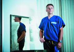 Dr. Uroš Ahčan: "Tudi uspešna estetska operacija ne reši vseh težav posameznika"