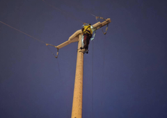 Delavec podjetja Elektro Maribor po izpadih elektrike zabrusil Slovencem: "Medtem ko so nekateri sedeli doma na kavču ... "