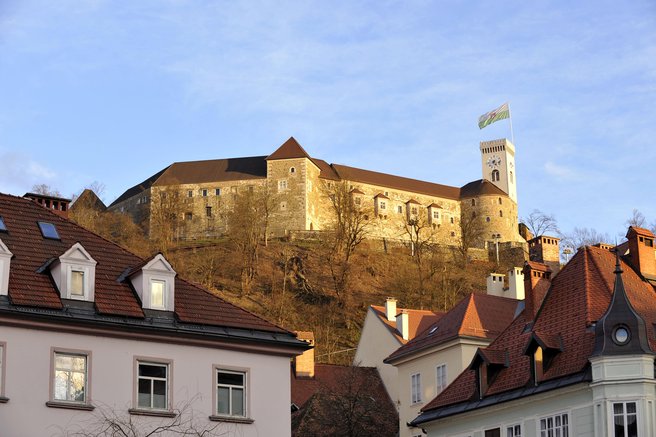 sonce. zima, februar