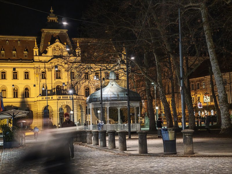 S Xiaomi 17 Ultra tudi ponoči ostanete mojstri fotografiranja