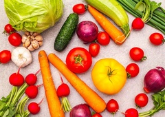 Dvanajst umazanih: kupujete "zdravo", a pri teh živilih tvegate največ