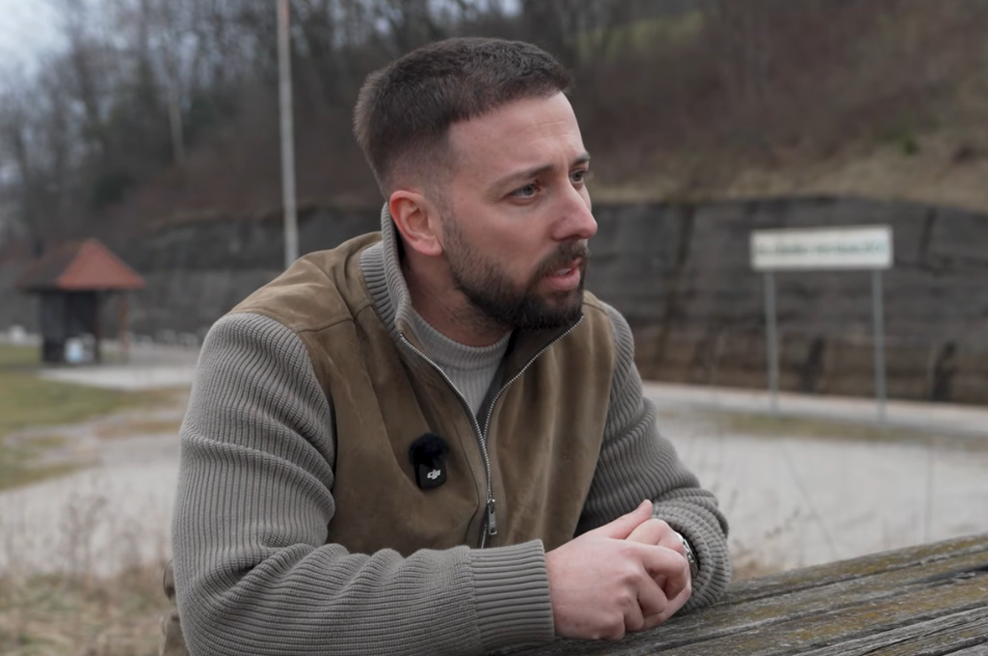 Znanih več podrobnosti o prijetju Aleksandra Repića: med hišnimi preiskavami našli orožje, denar in prepovedano drogo (foto: Youtube/NEPRIDIPRAV)