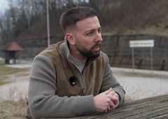 Znanih več podrobnosti o prijetju Aleksandra Repića: med hišnimi preiskavami našli orožje, denar in prepovedano drogo