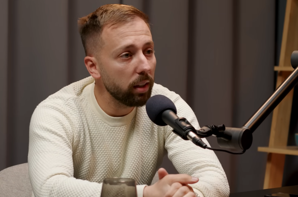 Aleksander Repić brez obžalovanja opisal, kako je v Mercatorju z nožem v trebuh zabodel varnostnika (foto: Youtube/Urša Koser/posnetek zaslona)