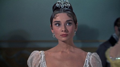 Znano, katera igralka bo upodobila legendarno Audrey Hepburn