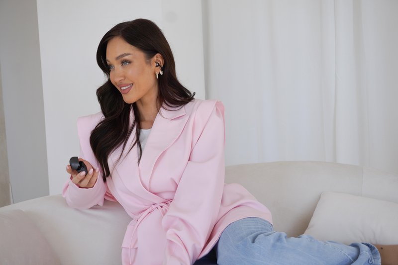 Zakaj je Sabrina na Tajskem prisegala na te slušalke?