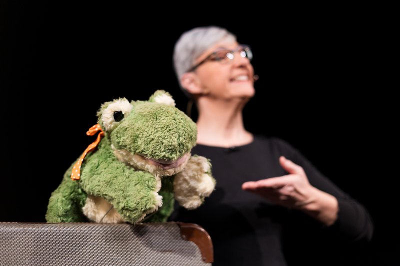 Od legendarne Fate do lutk, ki govorijo po svoje: Lucija Ćirović o disciplini, humorju in otroški domišljiji