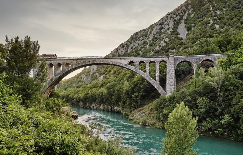 bohinjska proga zeleznica vlak Soca