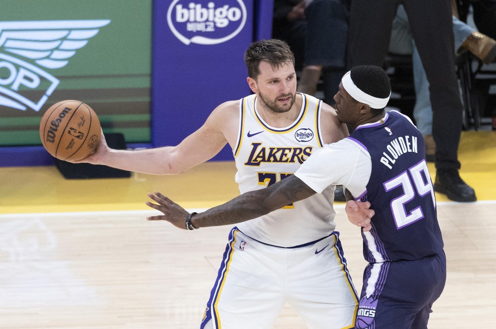 Jezerniki Luke Dončića z novo zanesljivo zmago: slovenski as na parketu skoraj pol ure (foto: Profimedia)