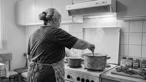 Kakšna je njihova skrivnost? V bivši Jugoslaviji so babice enolončnice pripravljale takole, a vseeno so nastajale jedi, polne razkošnega okusa