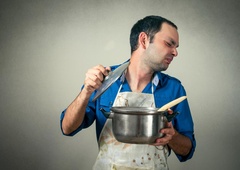 Kako se znebiti neprijetnih vonjav po kuhanju? Poskusite s čistilom, ki ga imate že doma