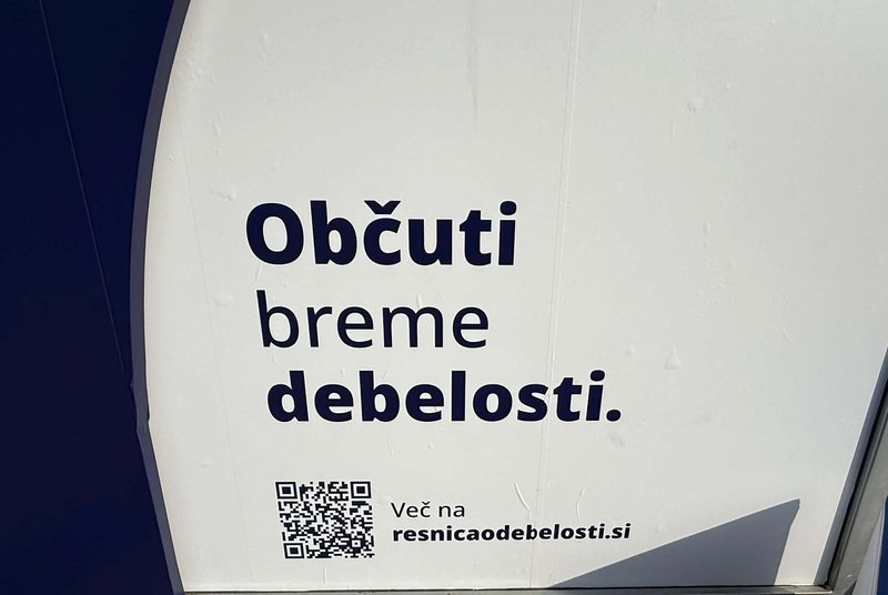 Svetovni dan debelosti instalacija Kongresni trg
