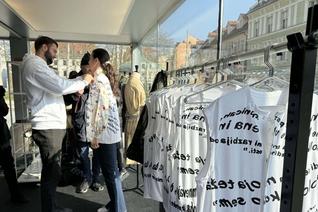 Svetovni dan debelosti instalacija Kongresni trg